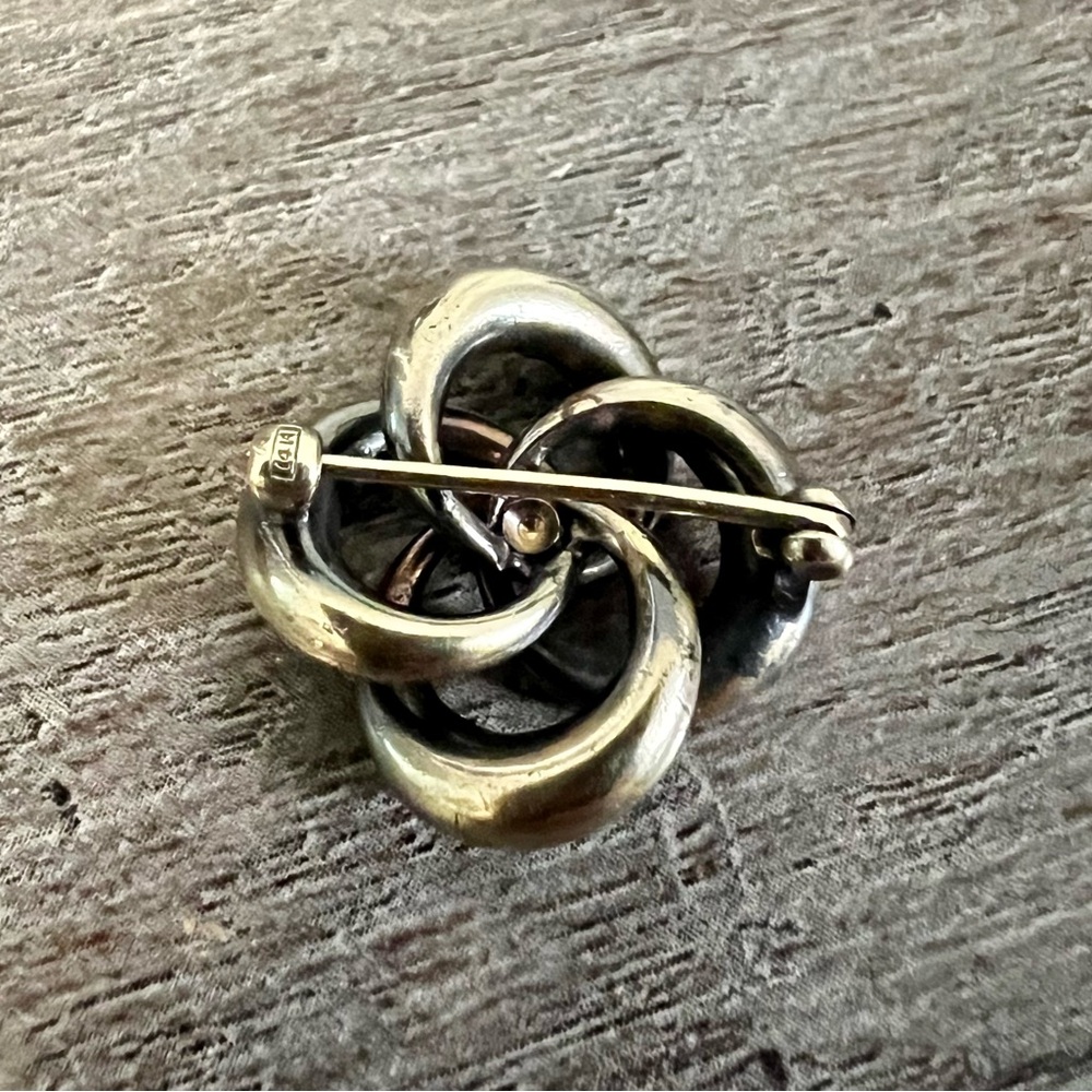 Elegant 14k Gold Victorian Enamel Floral Brooch - Picture 7 of 8